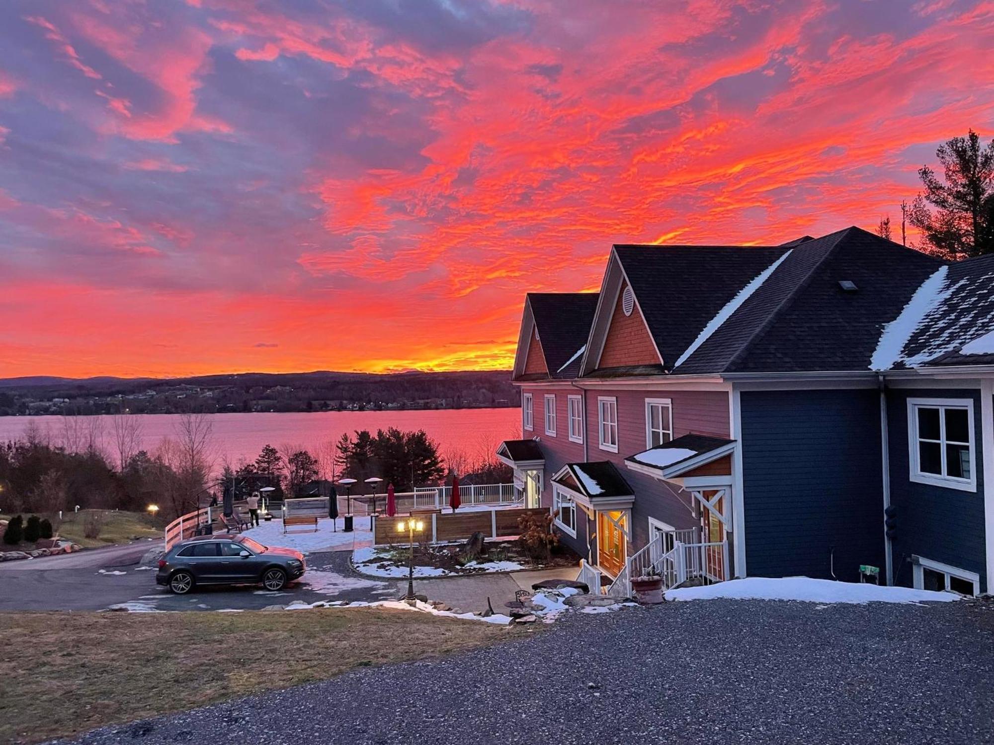 Location Au Sommet Du Lac Magog Kültér fotó