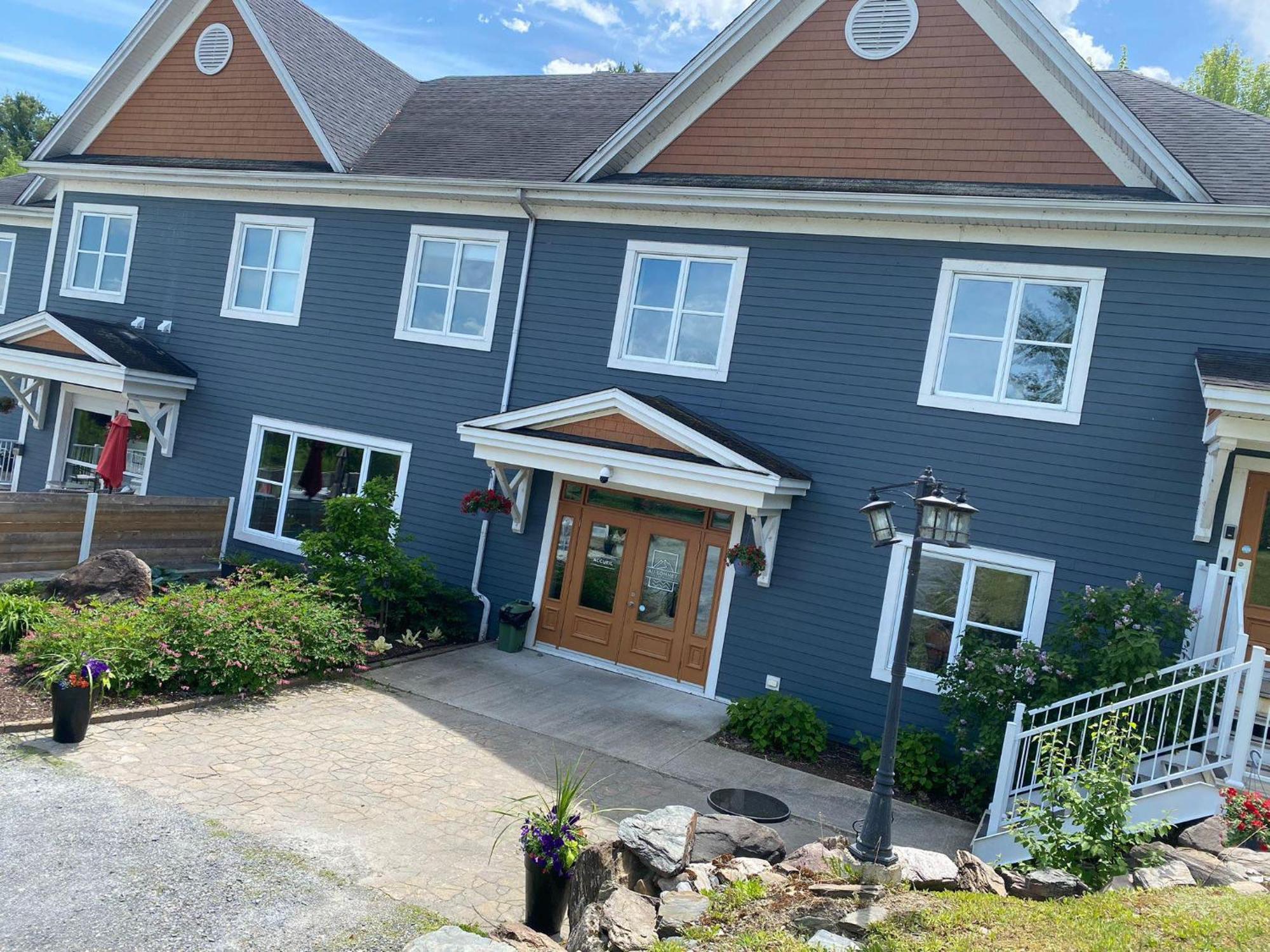 Location Au Sommet Du Lac Magog Kültér fotó